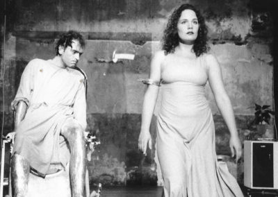 A bas le bonheur de Frédéric Aspisi Théatre Lavoir Moderne Parisien avec Stéphane Auvray-Nauroy Nathalie Savary