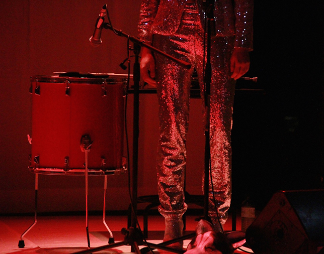 cabaret Copi Quoi? Zut! Zob! Love! festival COPIRIGHT théâtre l'Étoile du Nord paillettes tombais lumières rouge Xavier Hollebecq photographie ©NatalieBeder