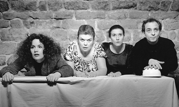 MANGER / N.Savary / N.Feyt / A.Priol / J-P.Lebrun / ©Bruno Vallet Mager mise en scène Philippe Person Espace Saint-Sabin Nathalie Savary Nathalie Feyt Anne PriolJean-pierre Lebrun